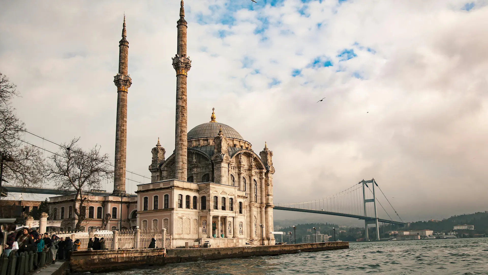 Istanbul After Dark: Discovering the City That Never Sleeps